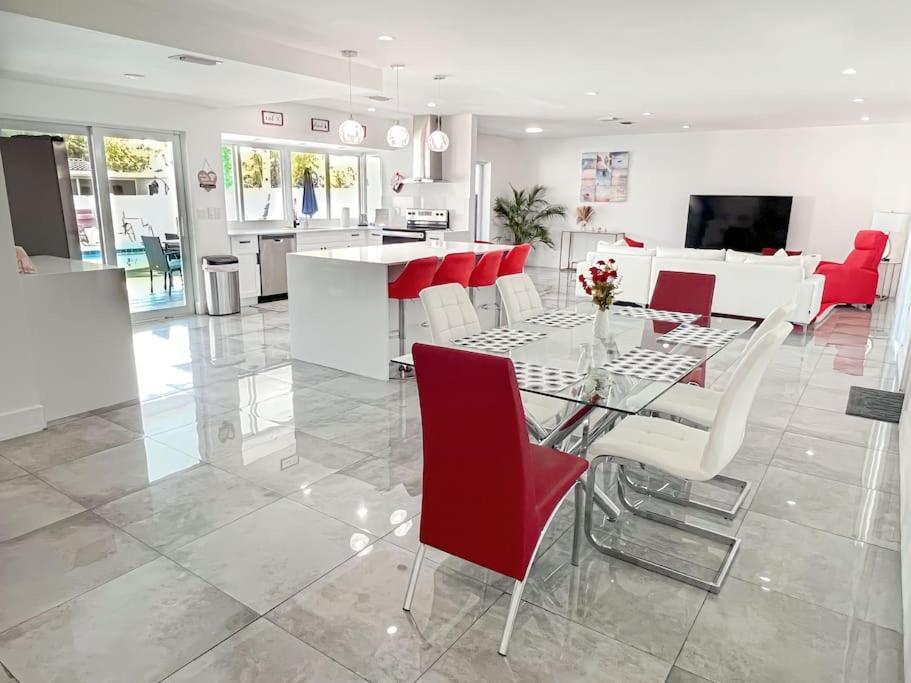 Luxurious & Modern Open Floor Plan Heated Pool Villa Hollywood Bagian luar foto