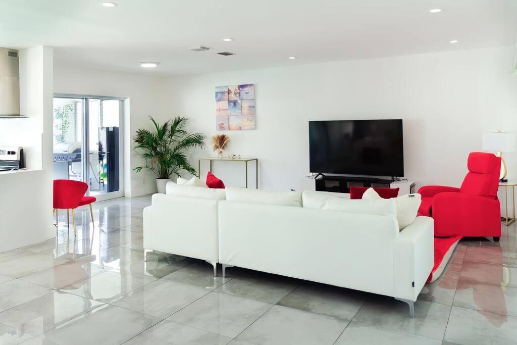 Luxurious & Modern Open Floor Plan Heated Pool Villa Hollywood Bagian luar foto