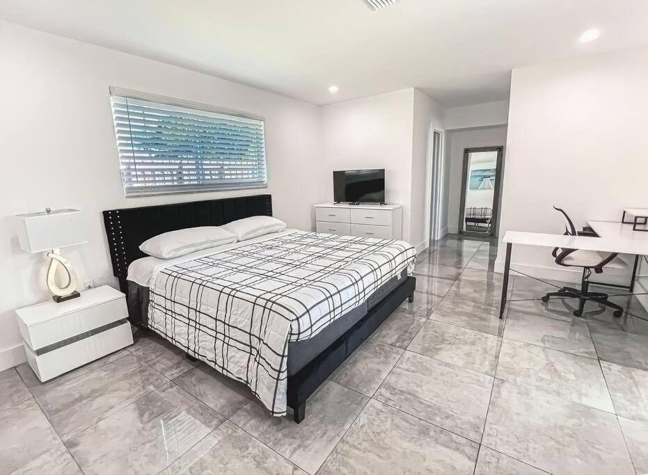 Luxurious & Modern Open Floor Plan Heated Pool Villa Hollywood Bagian luar foto