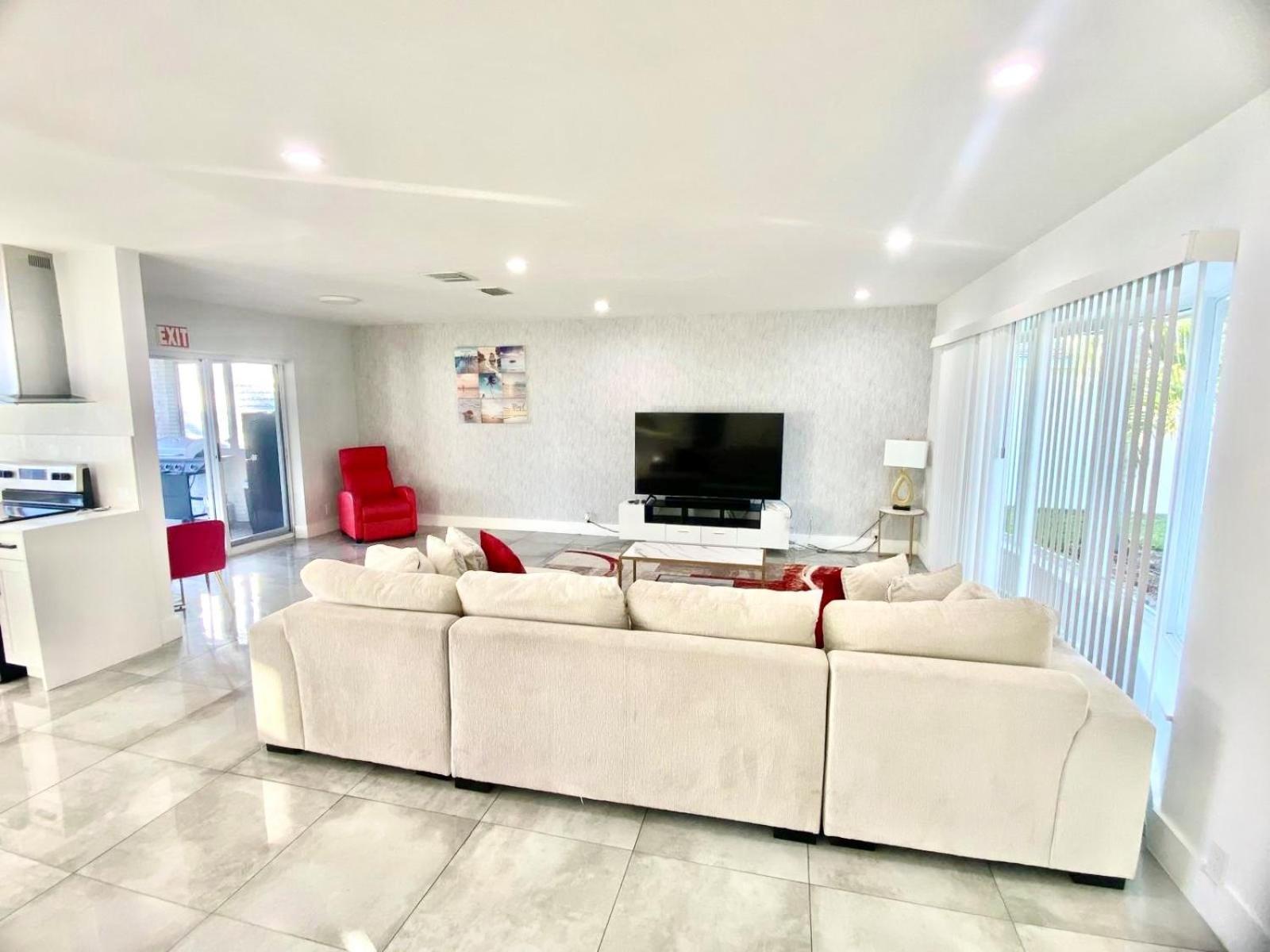 Luxurious & Modern Open Floor Plan Heated Pool Villa Hollywood Bagian luar foto